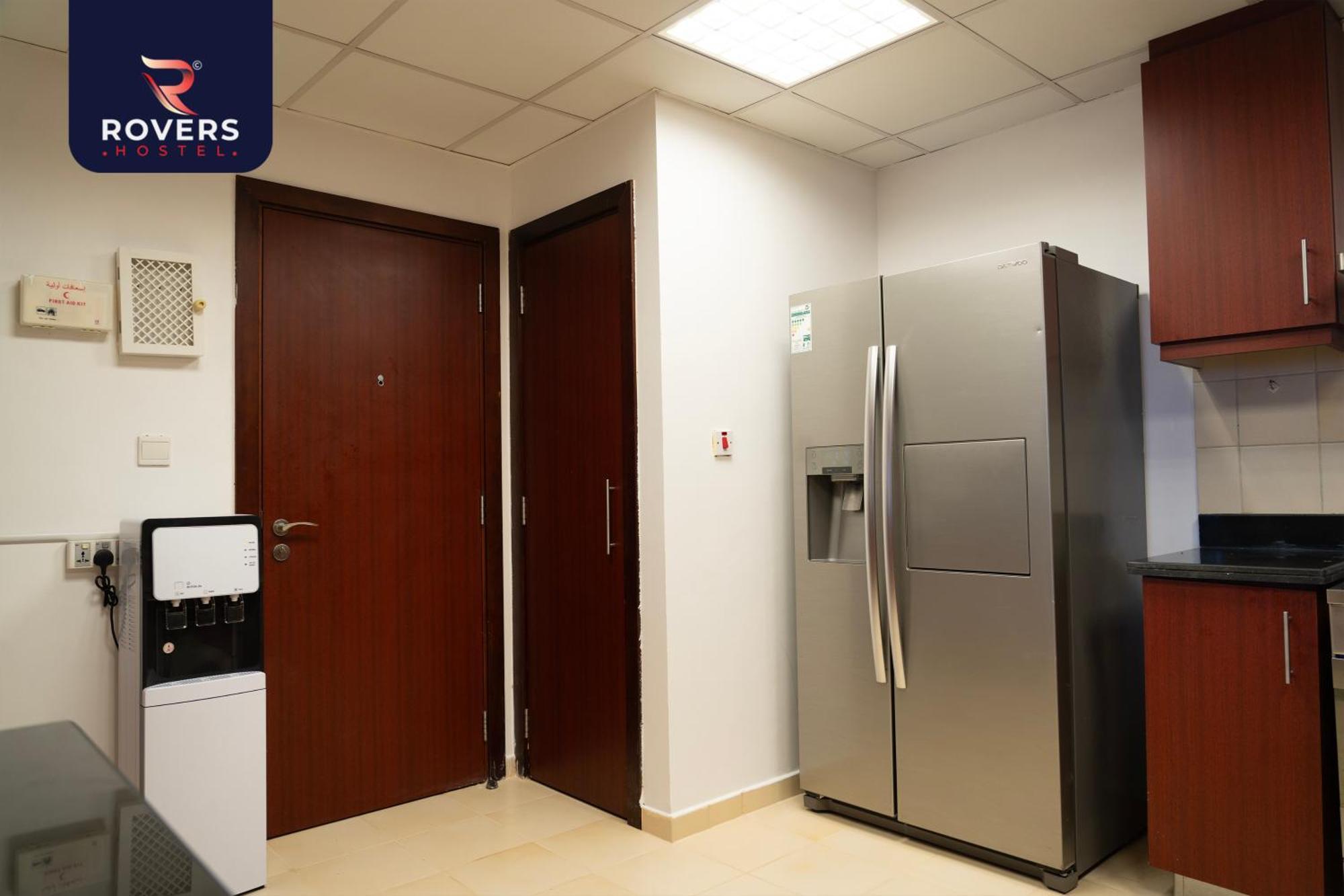 Rovers Beach Jbr Hostel